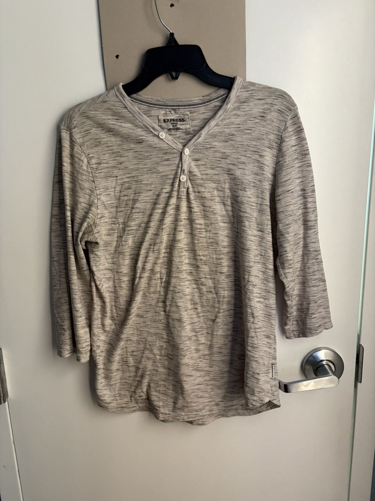 Express Express Men's Gray Henley Button Solid 3/4 Sleeve Size S Size US S / EU 44-46 / 1 - 4 Thumbnail