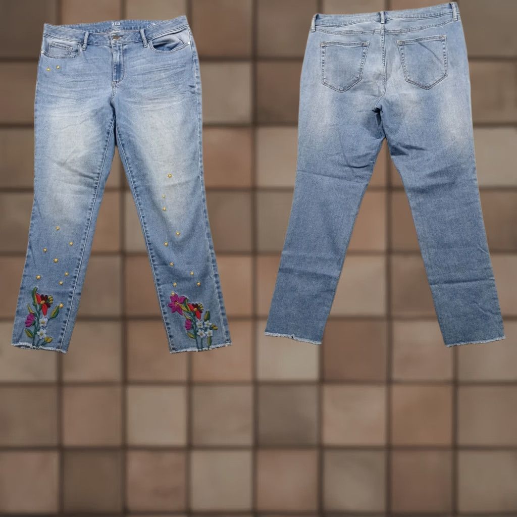 Vintage VINTAGE a.n.a Floral Embroidered Jegging Jeans Women 14 Light Wash Raw Hem Boho EUC Size 36" / US 14 / IT 50 - 1 Thumbnail