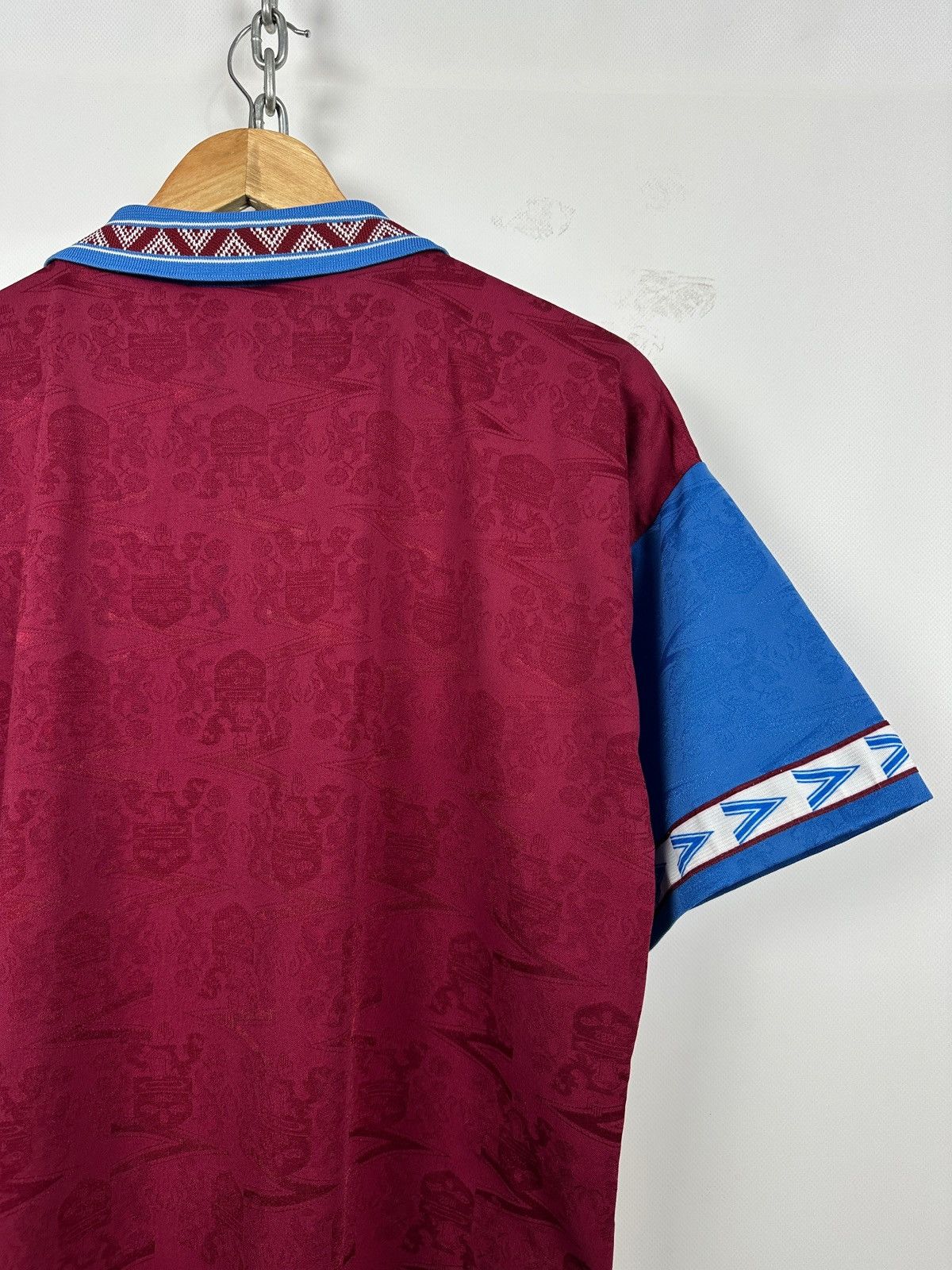 Vintage 1993/95 Mitre Burnley FC Vintage Home Soccer Jersey Size US L / EU 52-54 / 3 - 15 Thumbnail