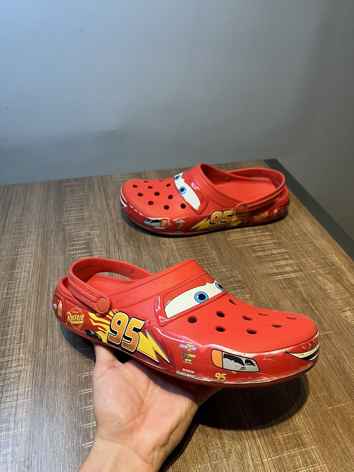 Lightning offers Mcqueen Crocs size 12