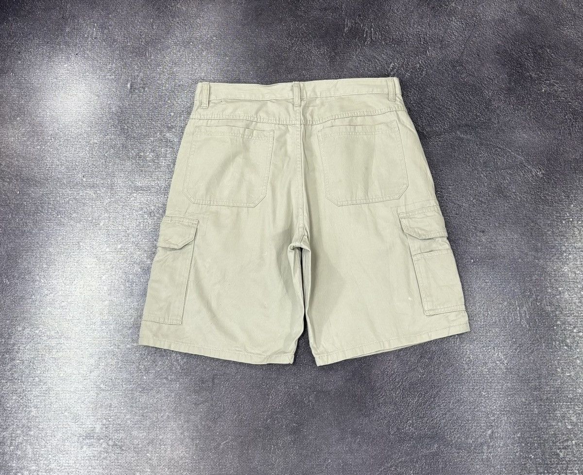 Vintage Vintage Wrangler Y2K Utility Hype USA Beige Cargo Shorts Size US 32 / EU 48 - 2 Thumbnail