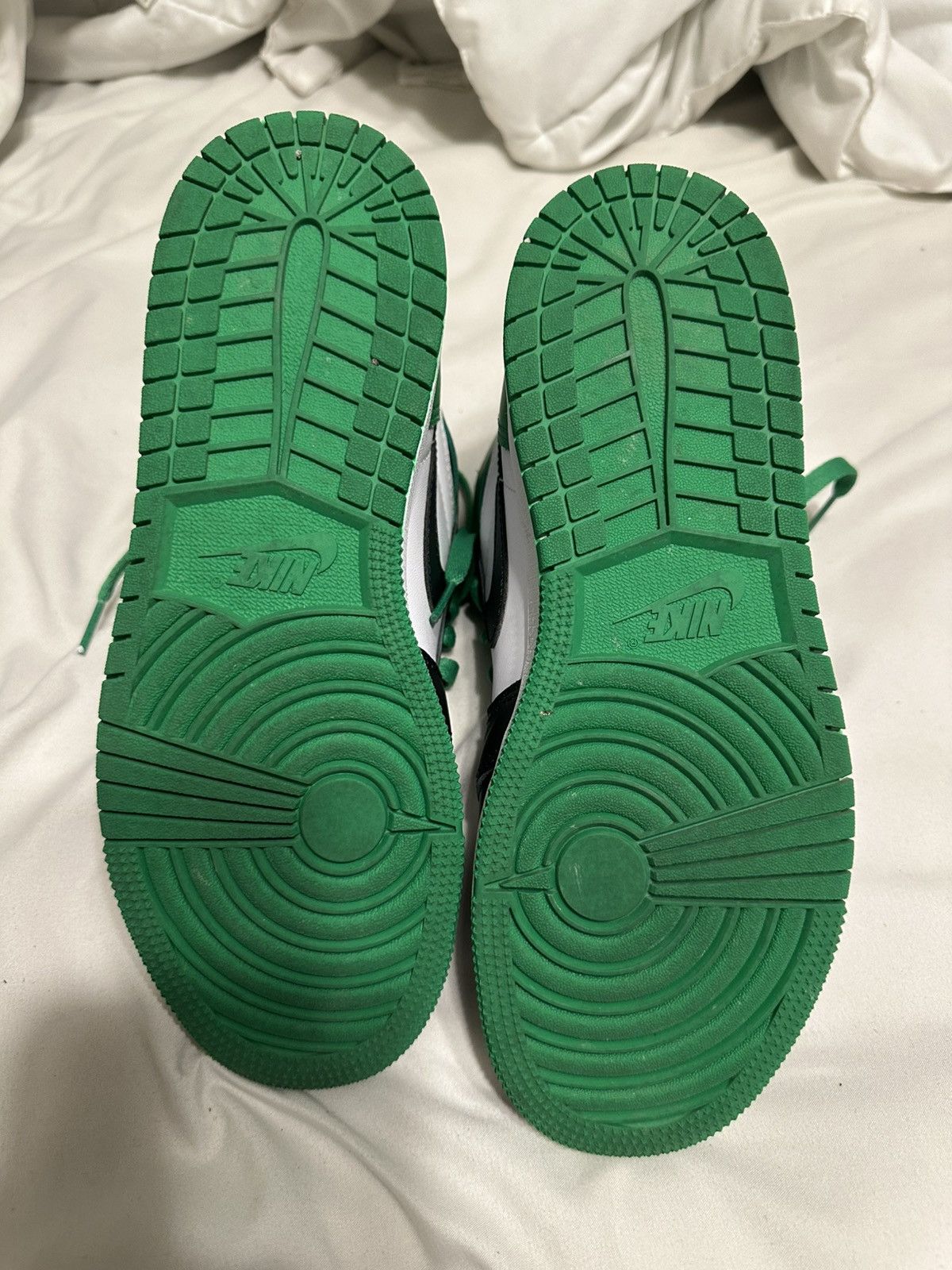 Nike Air Jordan 1 Retro High OG GS Lucky Green Size US 6 / EU 39 - 5 Thumbnail