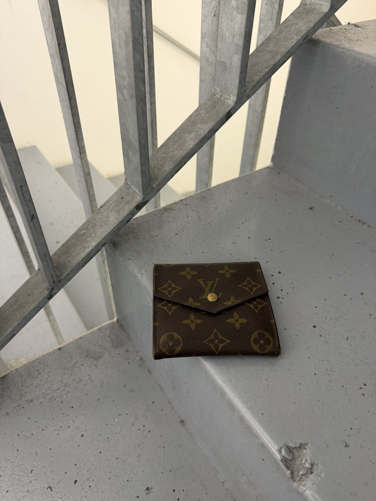 Louis Vuitton Vintage Louis Vuitton Monogram Wallet Size ONE SIZE - 1 Thumbnail