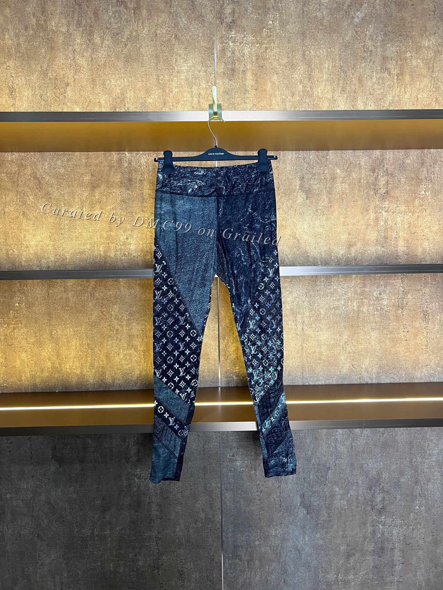 Louis Vuitton Louis Vuitton Monogram Leggings Size 25" / US 0 / IT 36 - 1 Thumbnail