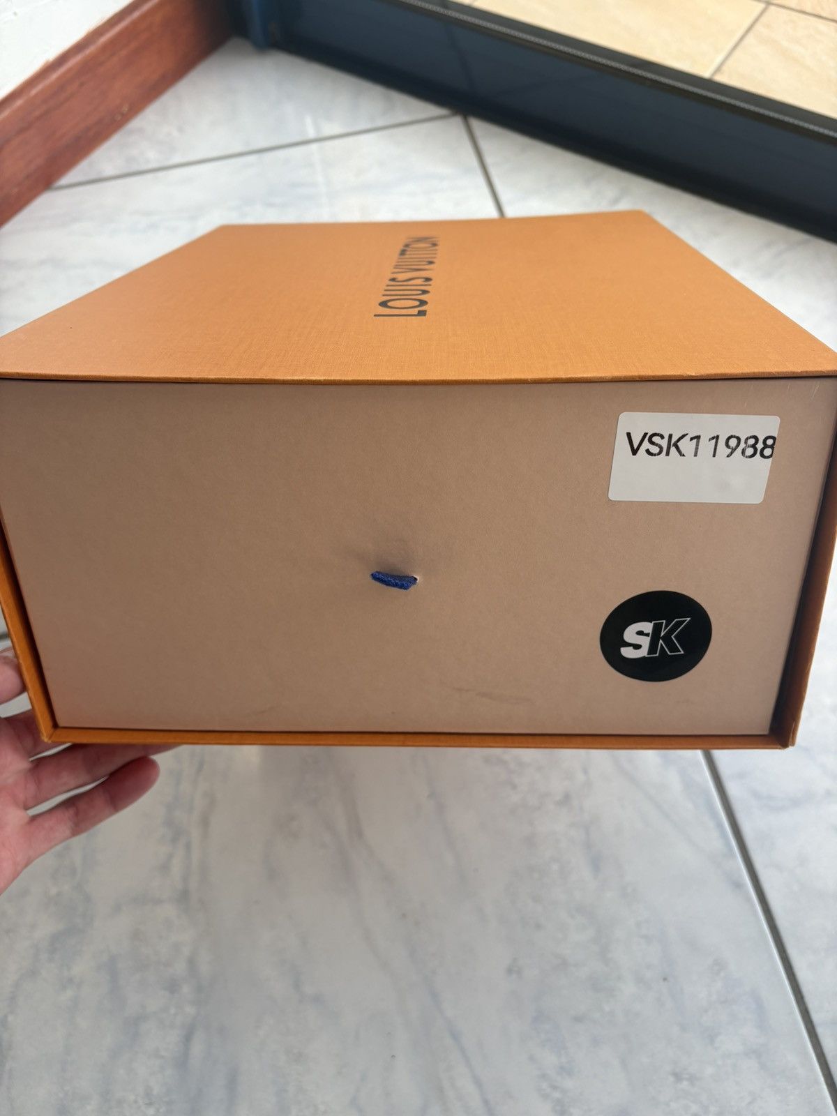 Louis Vuitton Louis vuitton trainer orange blanc signature #54 size 9 Size US 9 / EU 42 - 15 Thumbnail