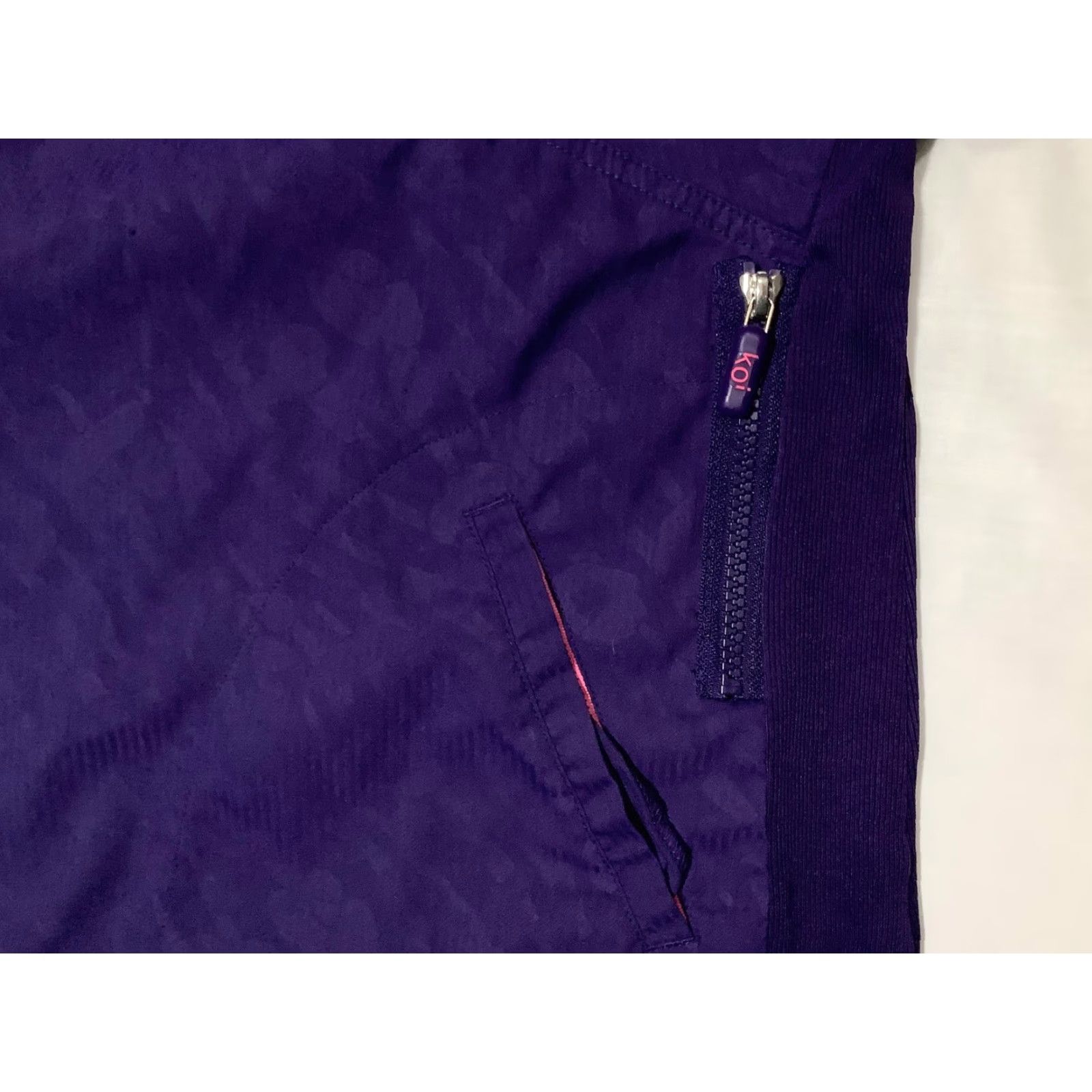 Koio Koi Lite Scrub Shirt Womens XL Purple Dobby Slim Fit Pockets Zip Shirt Womens XL Purple Koi Lite Scrub Shirt Zip Pocket Pocket V-neck Mock Wrap Size XL / US 12-14 / IT 48-50 - 5 Thumbnail