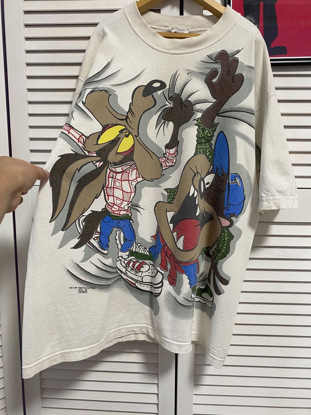 Warner Bros Vintage 1995 Looney Tunes Taz & Wile E Coyote All Over Tee Size US L / EU 52-54 / 3 - 2 Thumbnail
