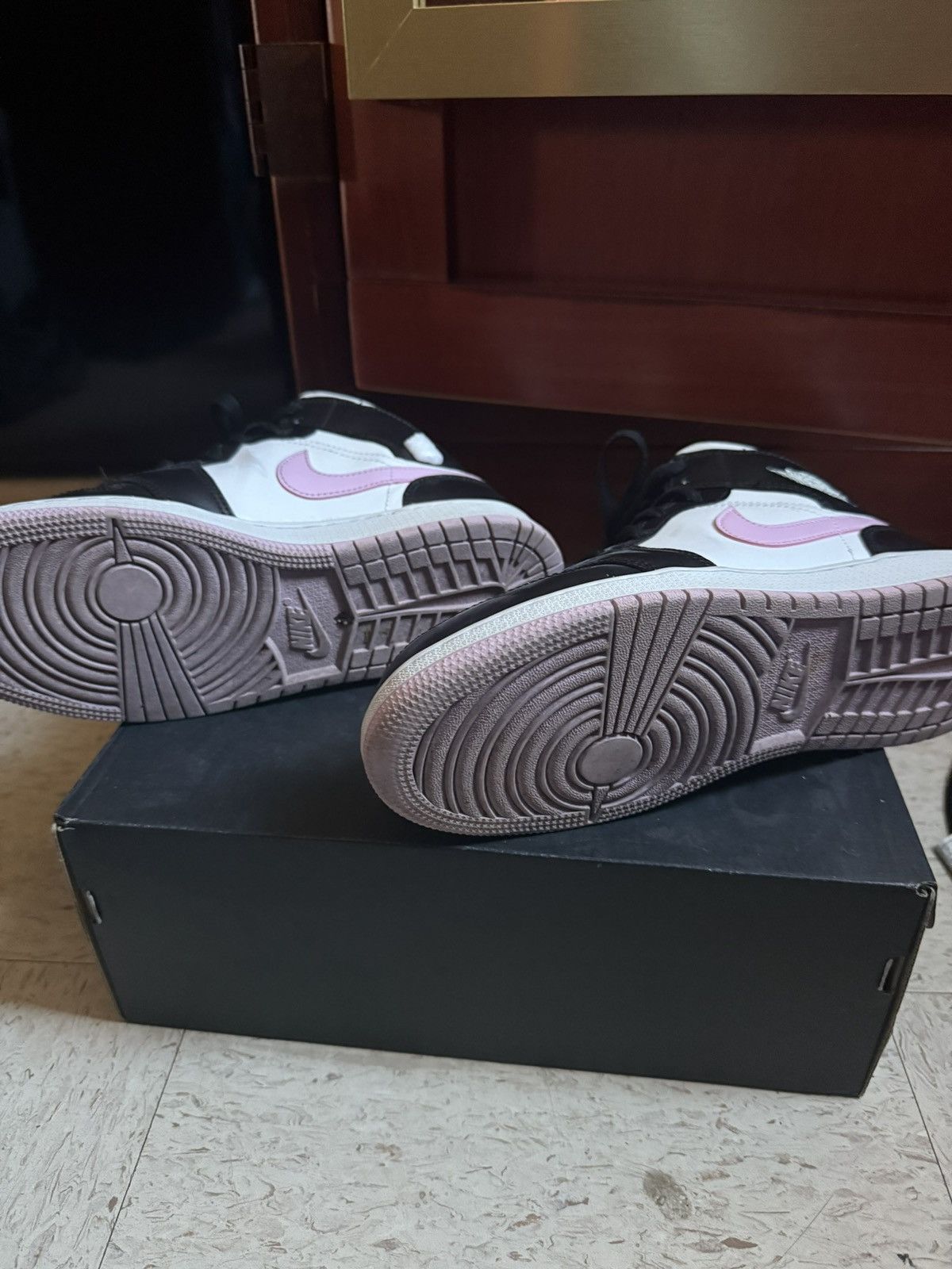 Jordan Brand Air Jordan 1 Mid GS ‘White Light Arctic Pink’ Size US 8.5 / IT 38.5 - 5 Thumbnail