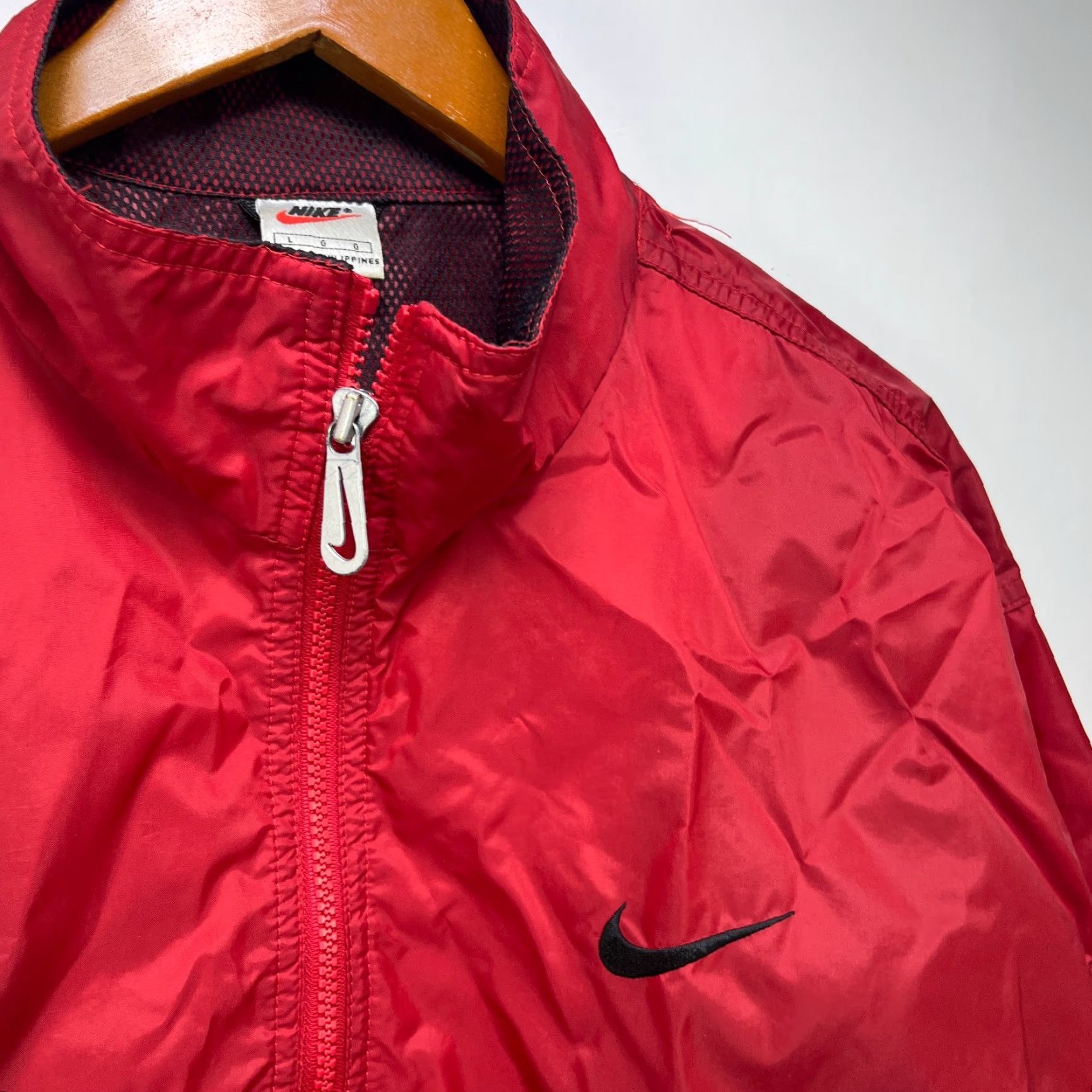 Nike Vintage Nike Swoosh Windbreaker Jacket L Red Men Size US L / EU 52-54 / 3 - 3 Thumbnail