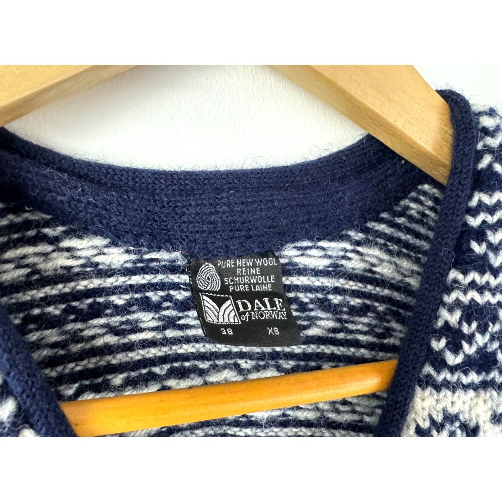 Dale Of Norway Vintage Dale Of Norway Sweater Vest Size XS Wool V-Neck Fair Isle Knit Size XS / US 0-2 / IT 36-38 - 6 Thumbnail