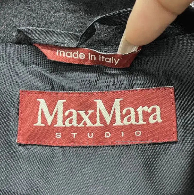 Max Mara MaxMara Black Women's Coat with Fur Hood . Size M / US 6-8 / IT 42-44 - 3 Thumbnail