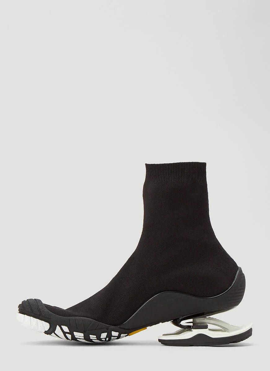 o1s1rm0424 High-Top Toe Sock Sneakers in Black/White