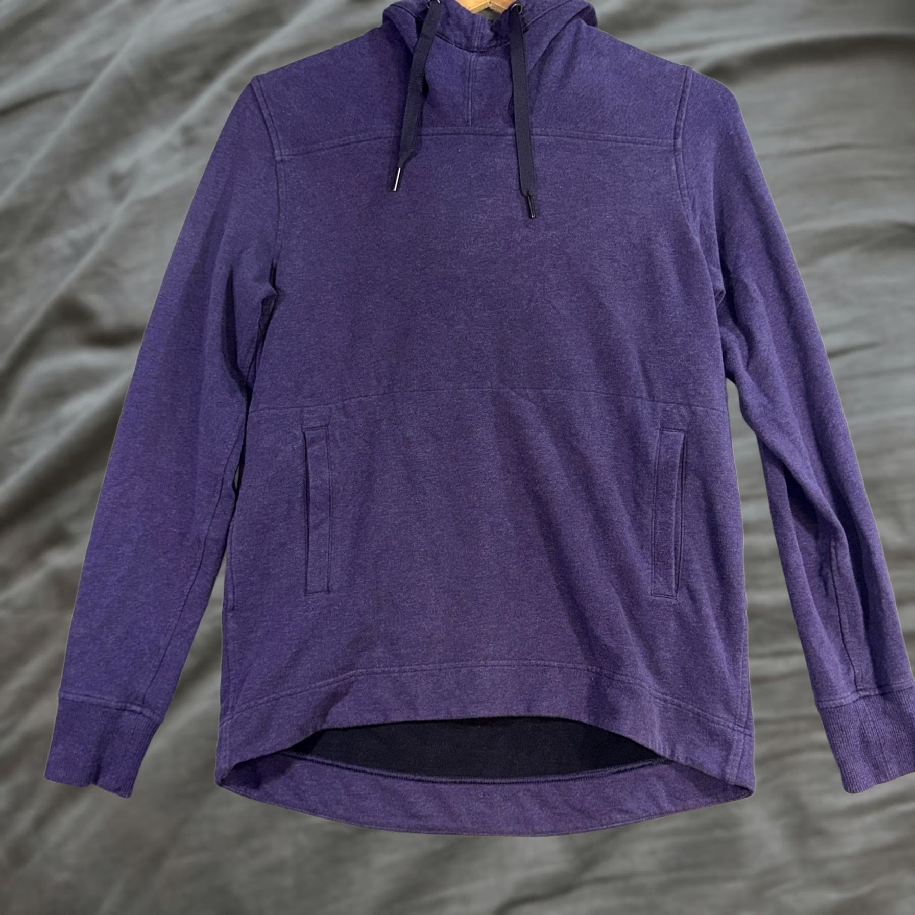 Lululemon Lululemon Hoodie Womens 6 Purple Pullover Long Sleeve High-Low Hem Crew Neck Pocket Logo Activewear, Casual, Travel Women’s 6 Purple Hoodie Sweatshirt Size M / US 6-8 / IT 42-44 - 1 Thumbnail