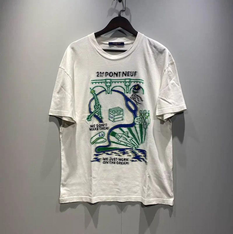 Louis Vuitton Louis Vuitton Men's Graphic T-Shirt in White 0089 Size US L / EU 52-54 / 3 - 1 Thumbnail