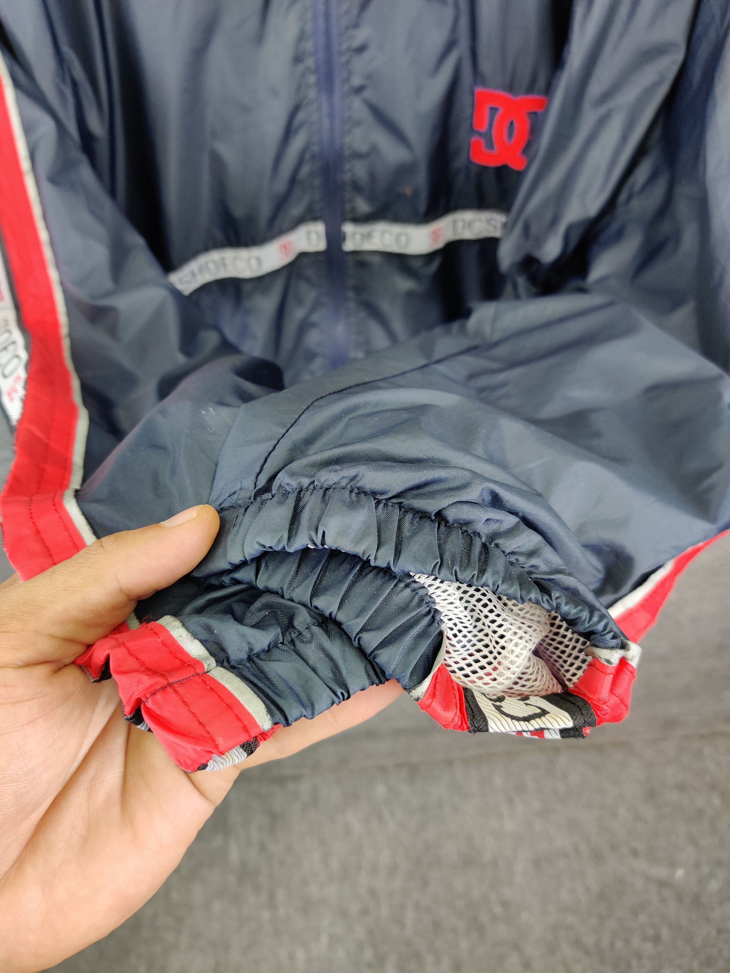 DC Vintage DC Shoe USA Embroidery Logo Windbreaker Light Jacket Size US XL / EU 56 / 4 - 13 Thumbnail