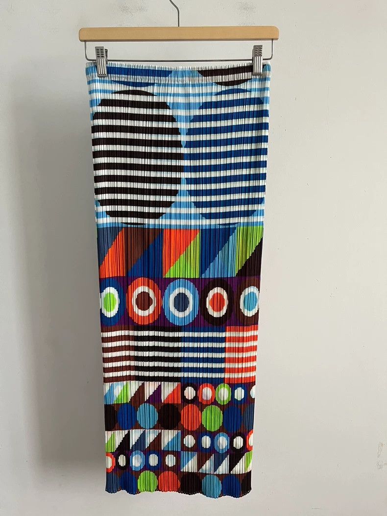 Issey Miyake Issey Miyake size:4 Blue little house pleated skirt Size 22" - 2 Thumbnail