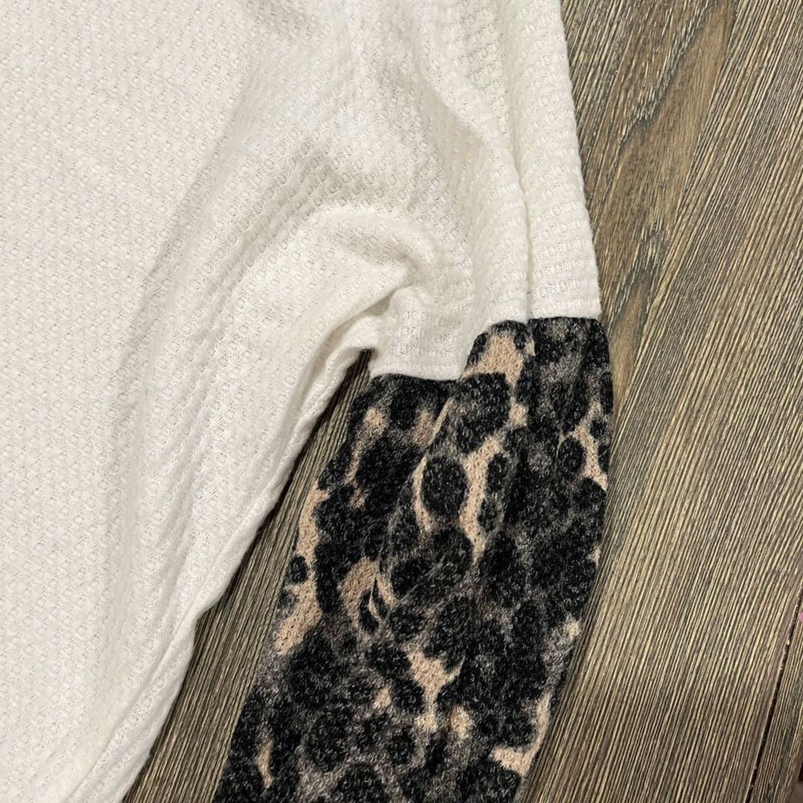 Vintage NWT Kenzie Parker Long Sleeve Top Cheetah Print Sleeves S Size S / US 4 / IT 40 - 2 Thumbnail