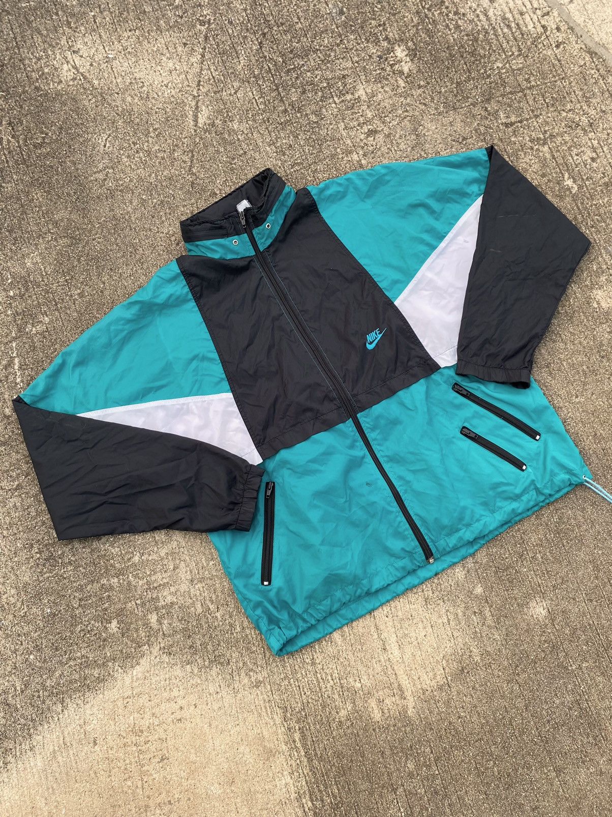 Nike Vintage 90s Nike Swoosh Windbreaker Jacket Size US L / EU 52-54 / 3 - 1 Thumbnail