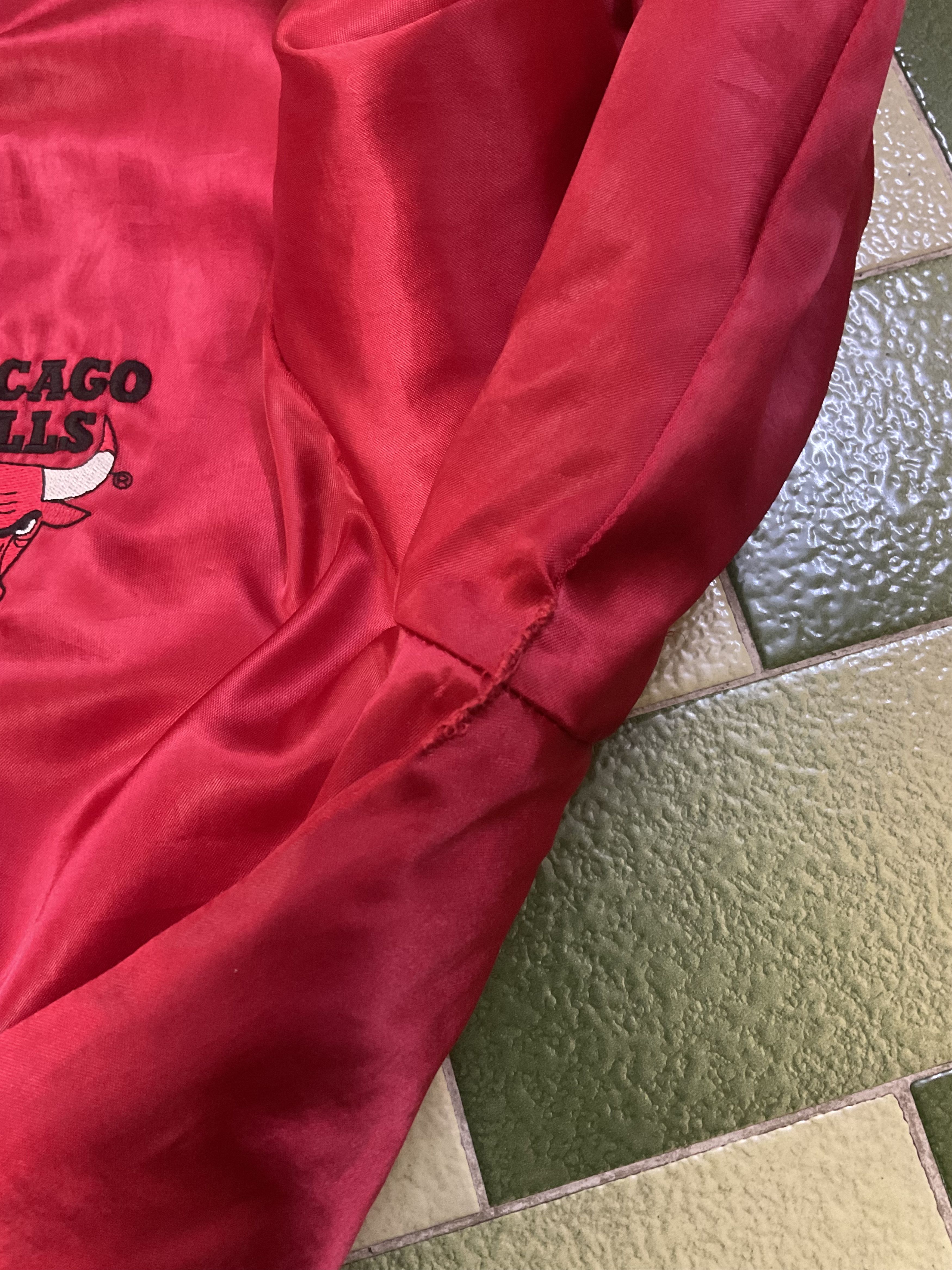 NBA Vintage 90s Swingster NBA Chicago Bulls Satin Bomber Jacket Size US M / EU 48-50 / 2 - 14 Thumbnail