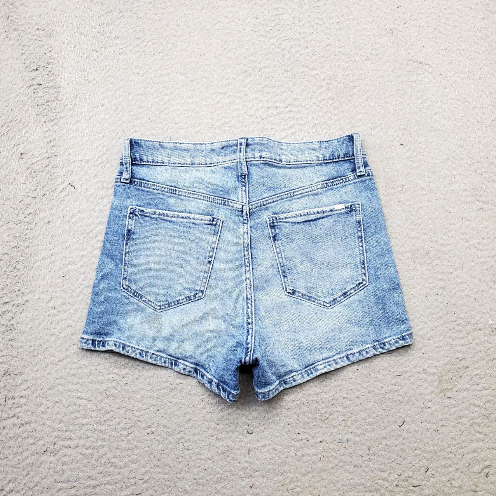 Guess GUESS Denim Shorts Womens 28 Blue Stretch Medium Wash Beaded Trim Flat Front Bermuda Shorts Mens? Womens Size 28" / US 6 / IT 42 - 2 Thumbnail