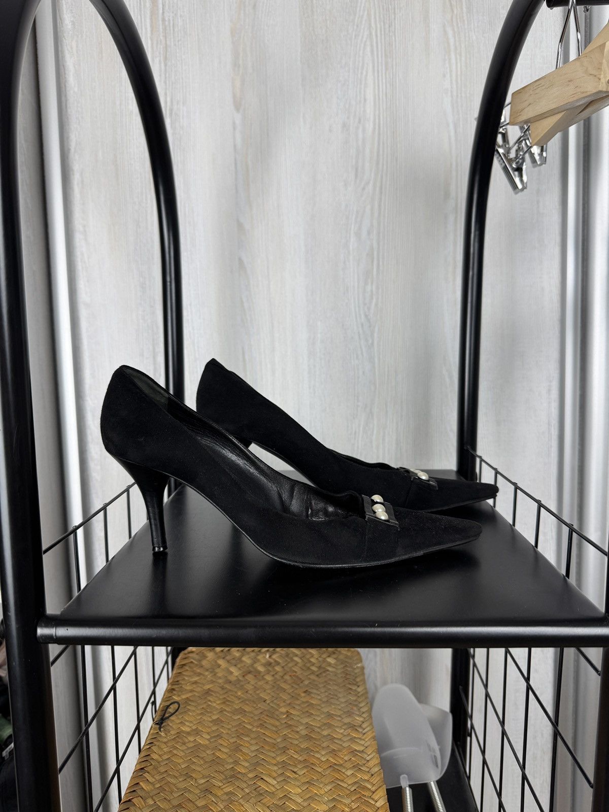 Chanel Chanel black suede leather pearls timeless classic heels Size US 8 / IT 38 - 2 Thumbnail