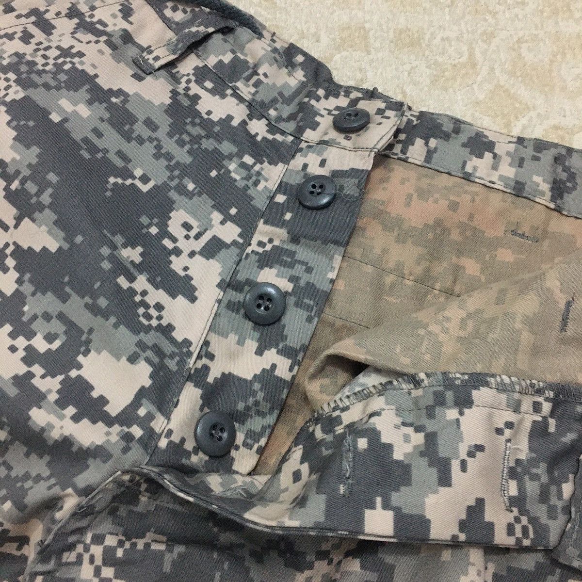 Japanese Brand 💥SOLD💥 Vintage Millitary Issue Digital Camo Cargo Pants Size US 30 / EU 46 - 4 Thumbnail