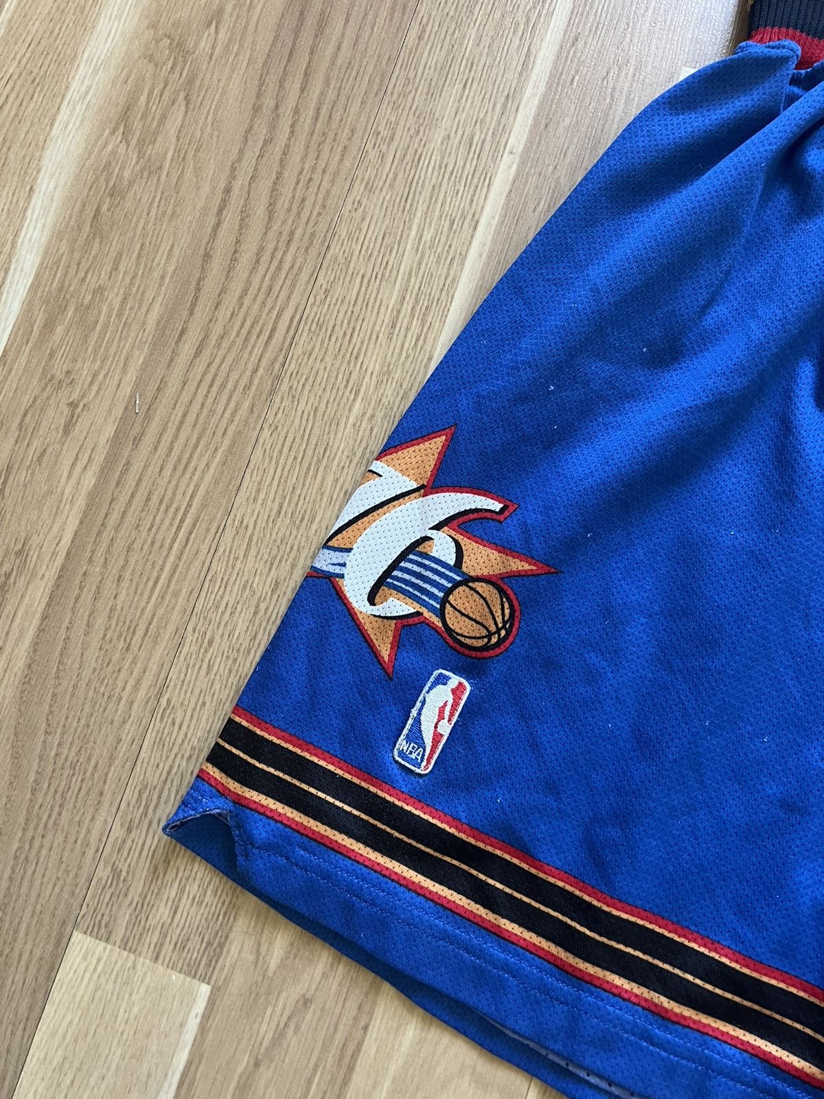 Champion VTG 90's Philadelphia sixers 76ers NBA champion rare shorts Size US 32 / EU 48 - 4 Thumbnail