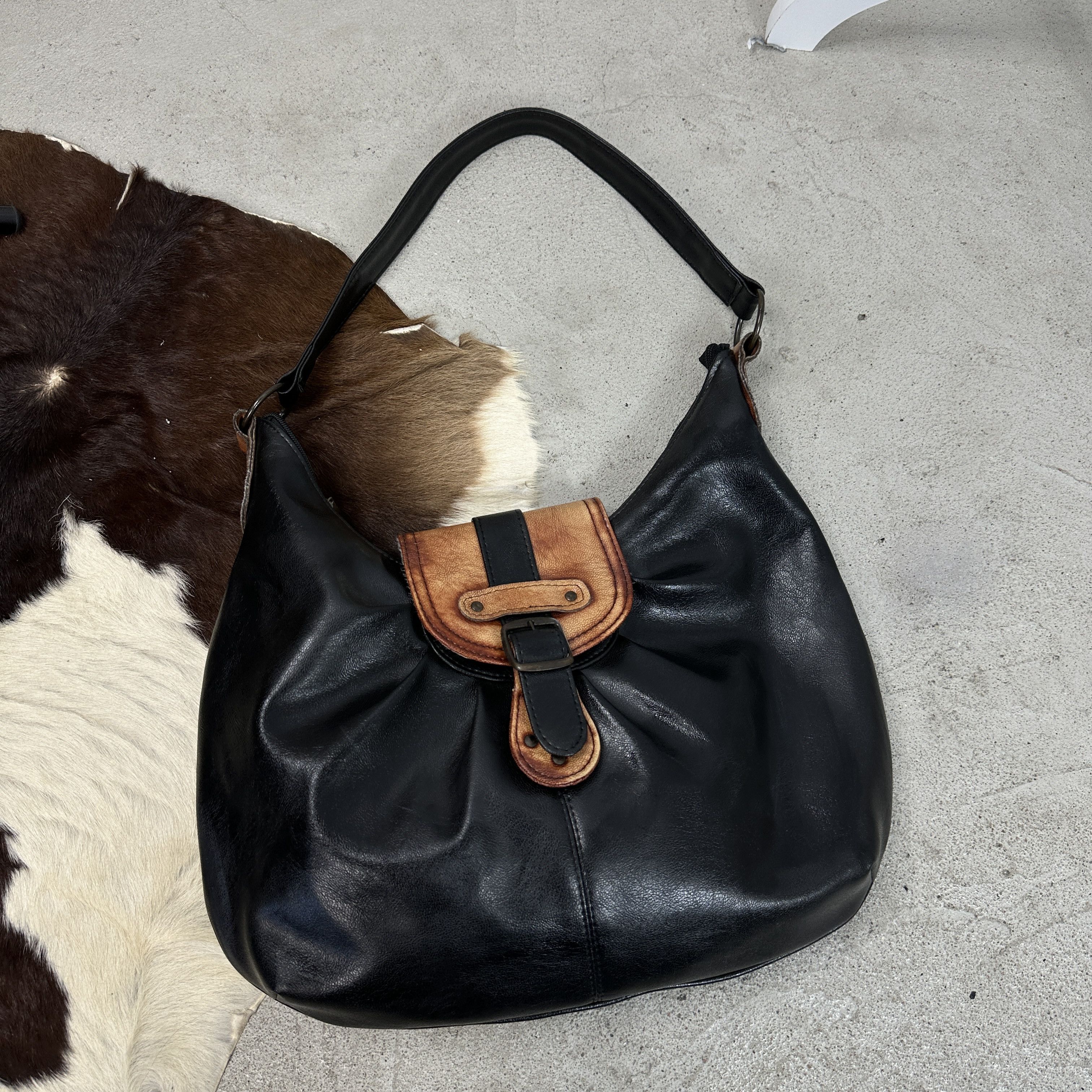 Vintage Vintage Avant Garde Preppy Old Money Hobo Bag 00s Size ONE SIZE - 2 Thumbnail