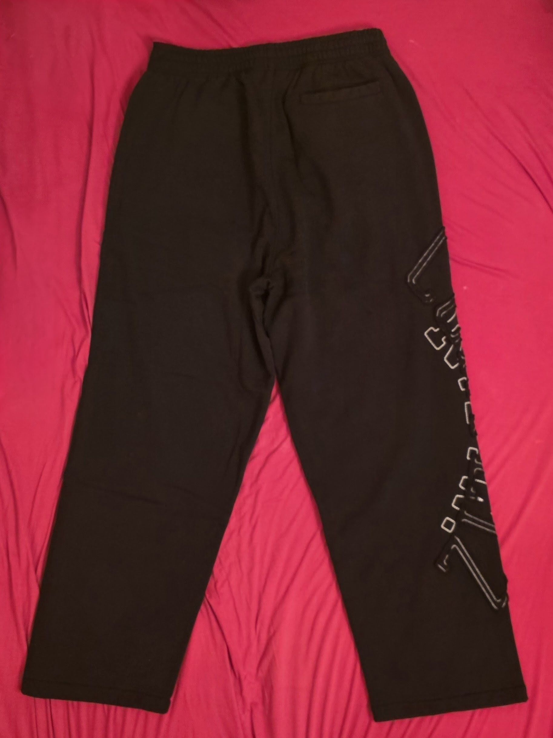 Corteiz Corteiz LUNDUN STITCH OPEN HEM SWEATPANT [TRIPLE BLACK] Size US 36 / EU 52 - 3 Thumbnail