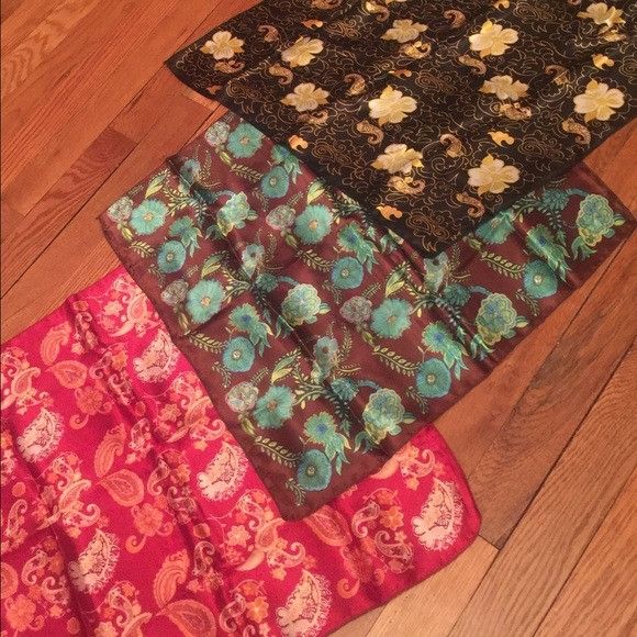 Vintage Set of three Scarf Handkerchiefs Size ONE SIZE - 3 Thumbnail