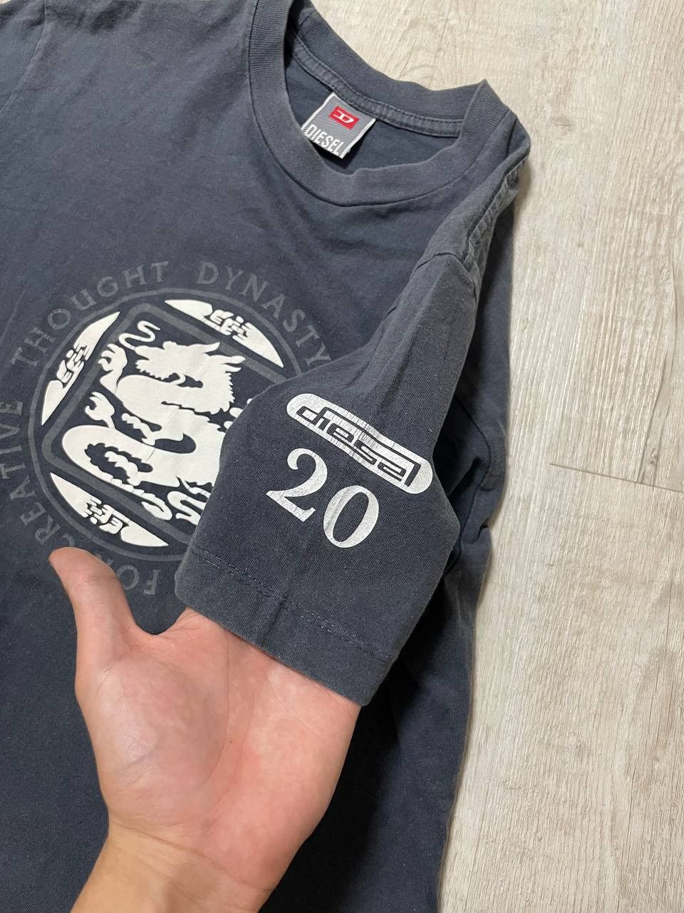 Diesel Diesel vintage y2k dragon t-shirt M sz Size US M / EU 48-50 / 2 - 4 Thumbnail