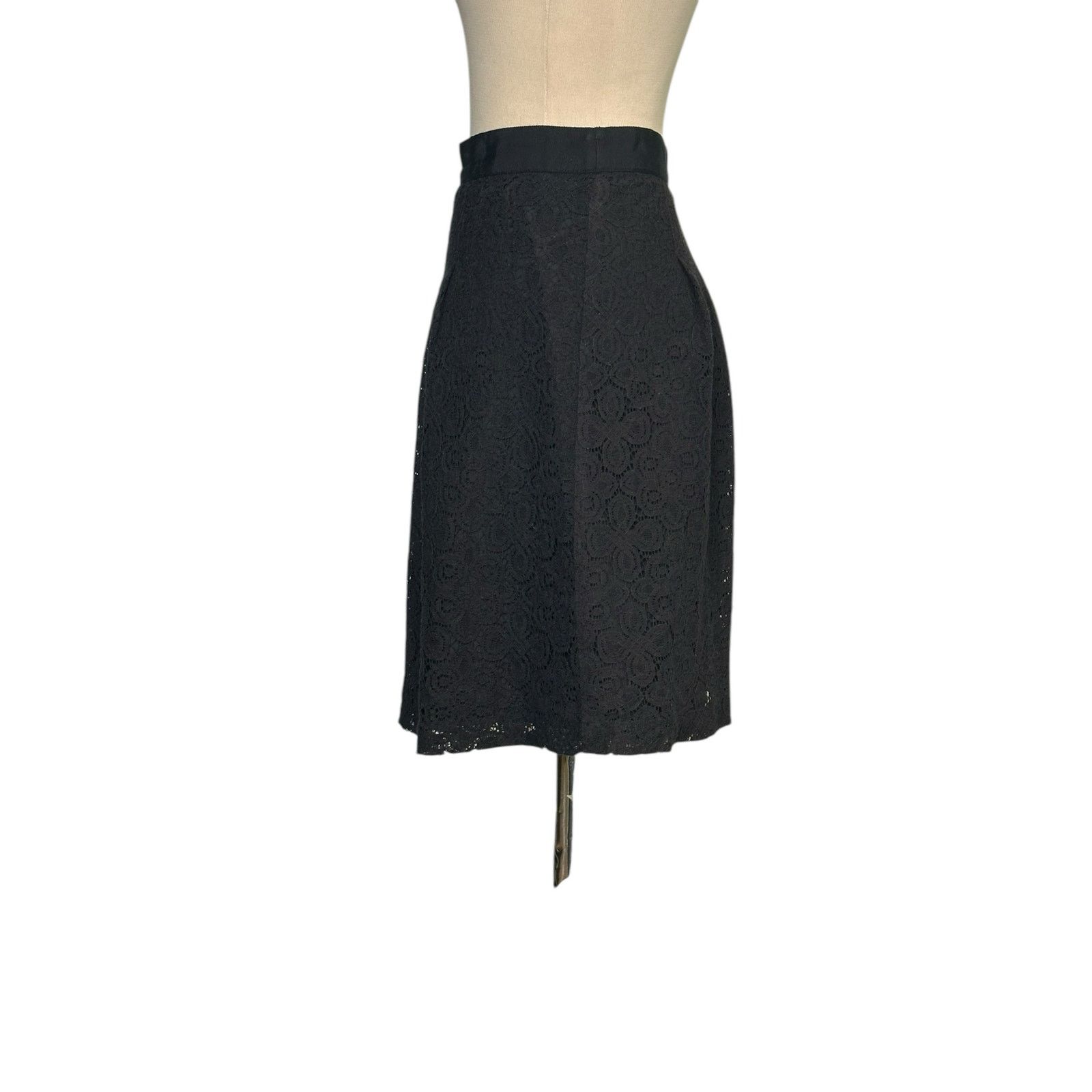 Loft Loft black lace a line skirt size 14P Size 36" / US 14 / IT 50 - 6 Thumbnail