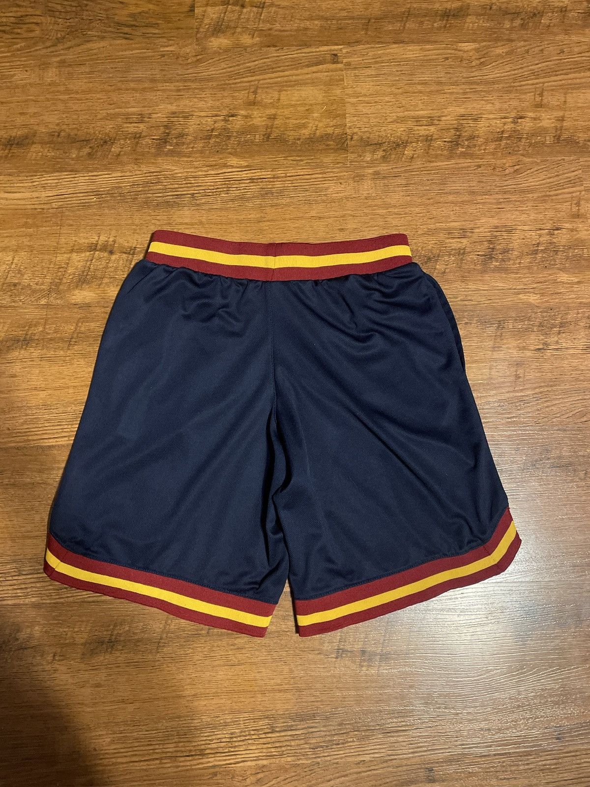 NBA Vintage Adidas NBA Cleveland Cavaliers LeBron James Shorts Size US 32 / EU 48 - 4 Thumbnail
