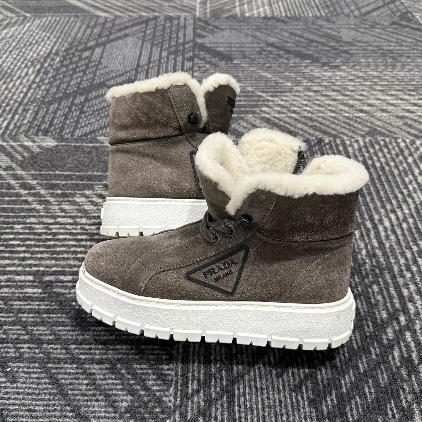 Prada Prada Biscuit Fleece-Lined Ankle Boots 35 99 New Size US 4.5 / IT 34.5 - 4 Thumbnail