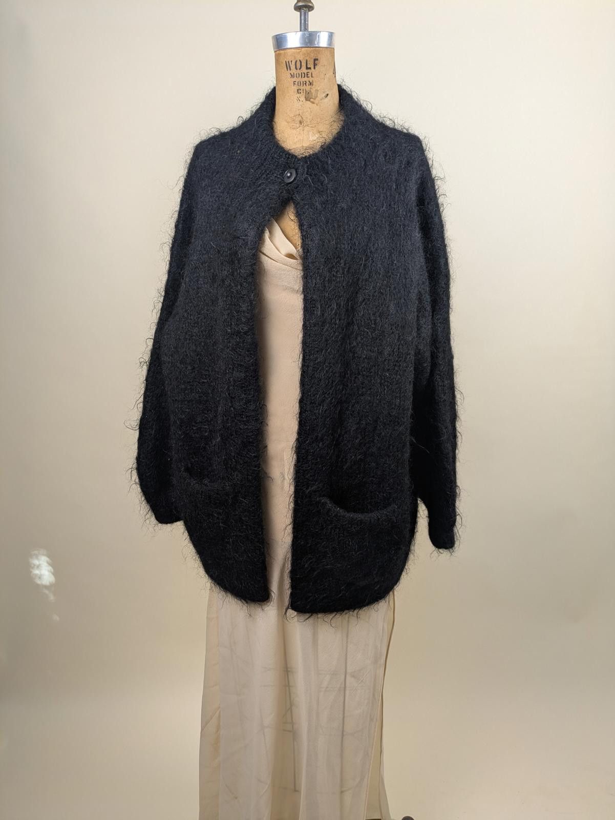 Other 1980's black oversized mohair cardigan Size XL / US 12-14 / IT 48-50 - 1 Thumbnail