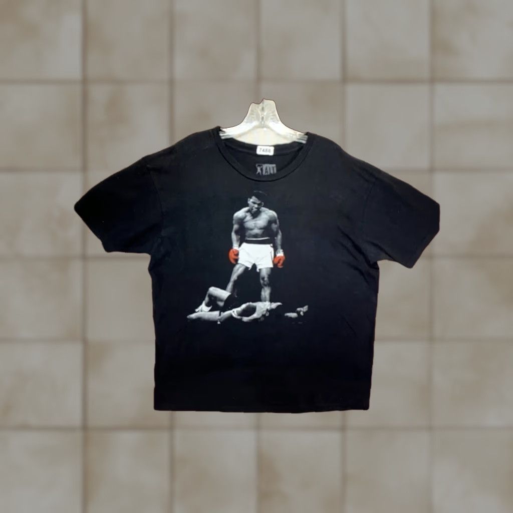 Vintage VINTAGE Muhammad Ali Mens T Shirt Boxing 90s Logo Graphic Short Sleeve Crew Neck Black XL Lightweight Cotton Size US XL / EU 56 / 4 - 1 Thumbnail