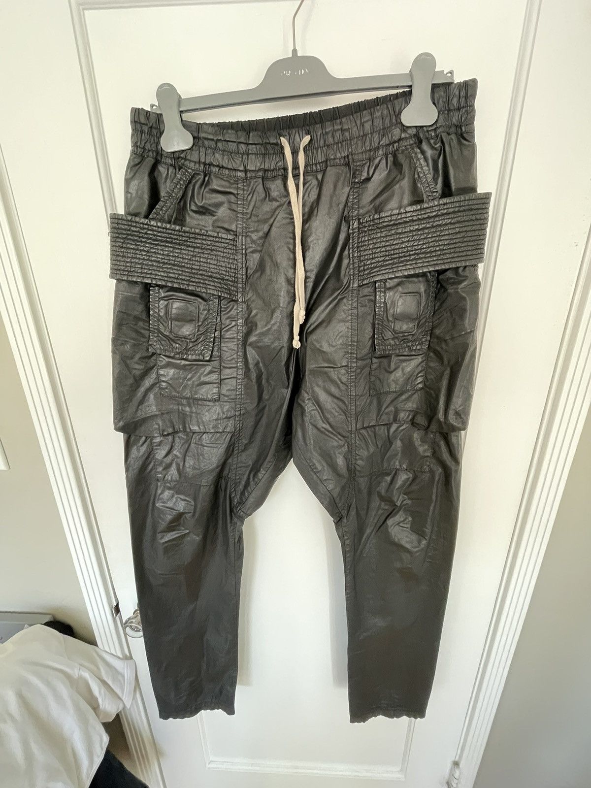 Rick Owens Drkshdw Rick Owens Drkshdw Waxed Creatch Cargos Size US 34 / EU 50 - 1 Thumbnail