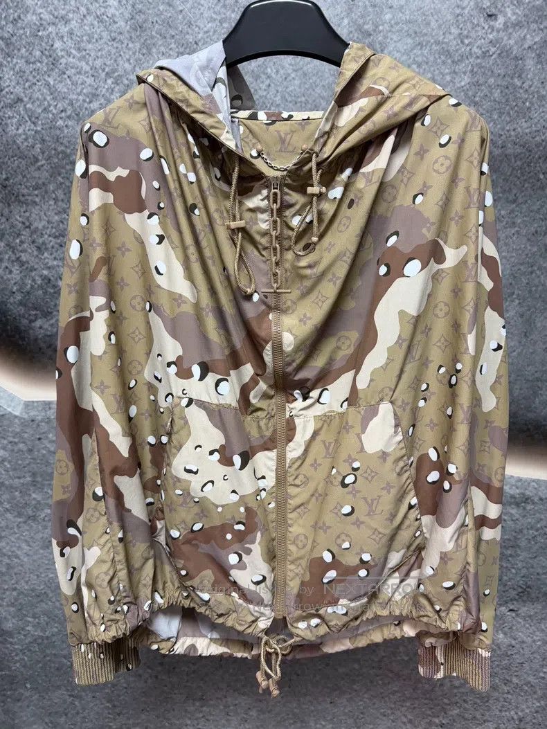 Louis Vuitton Louis Vuitton Desert Camo Old Flower Hooded Storm Jacket Size US S / EU 44-46 / 1 - 1 Thumbnail