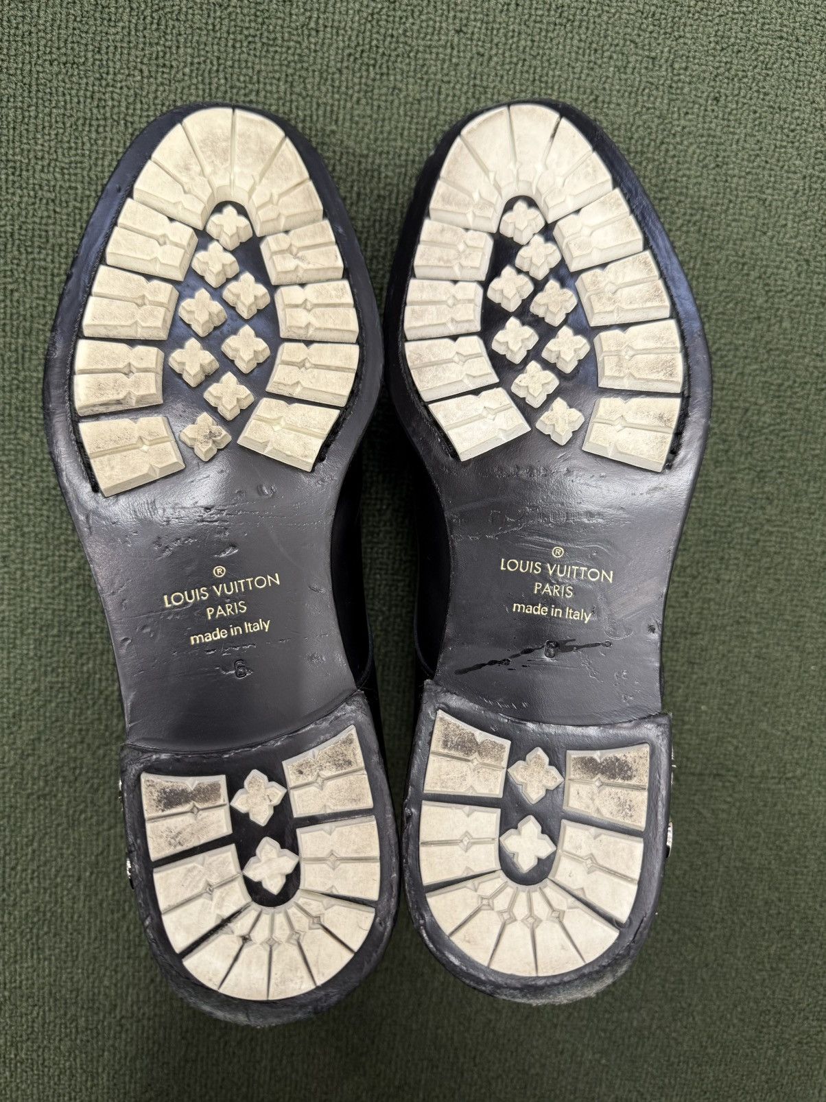 Louis Vuitton Louis Vuitton black leather monogram lace up shoes 7 Size US 7 / EU 40 - 8 Thumbnail