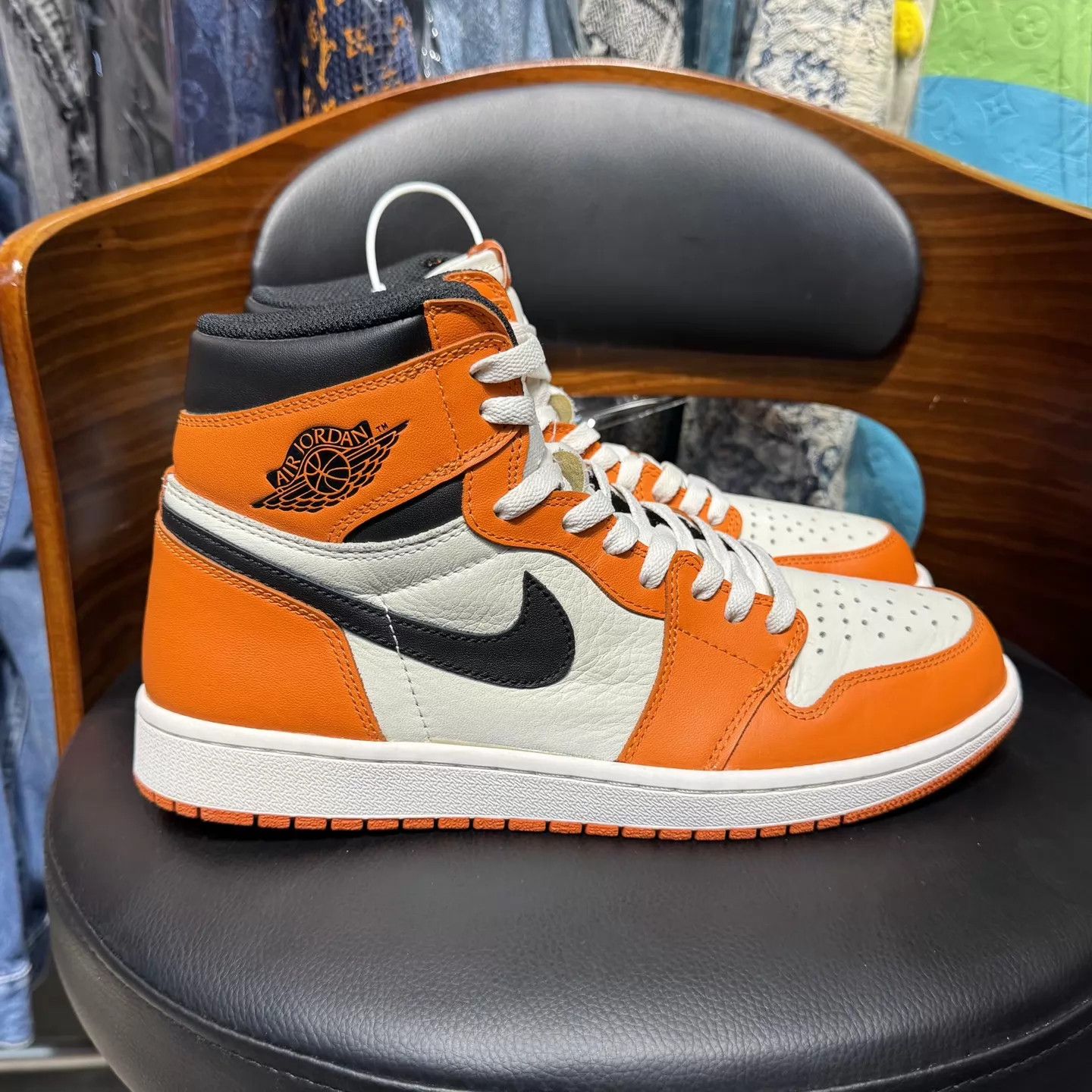 Nike AJ1 OG White Orange Shattered 44 US w/ box & black laces Size US 11 / EU 44 - 4 Thumbnail