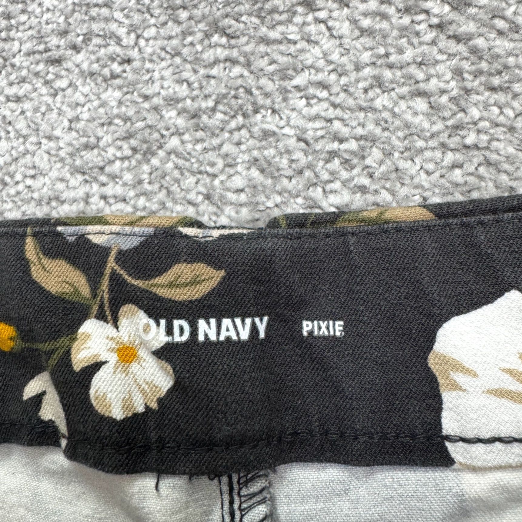 Old Navy VINTAGE Old Navy Women's Cropped Pants Size 6 Gray Floral Stretch Slim Fit Casual Spring Summer Size 28" / US 6 / IT 42 - 5 Thumbnail