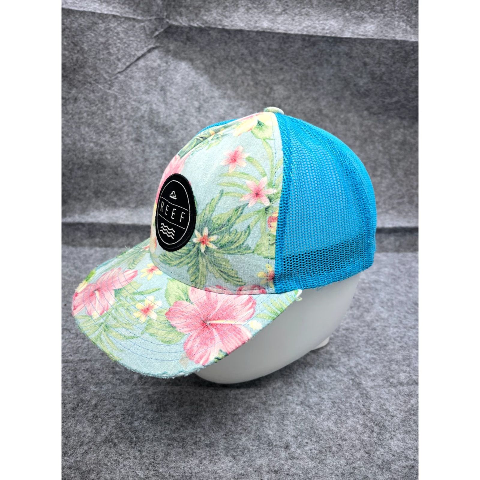 Vintage Womens Trucker Hat Adult One Size Blue Pink Floral Palm Beach Yupoong Polyester Cap Size ONE SIZE - 4 Thumbnail
