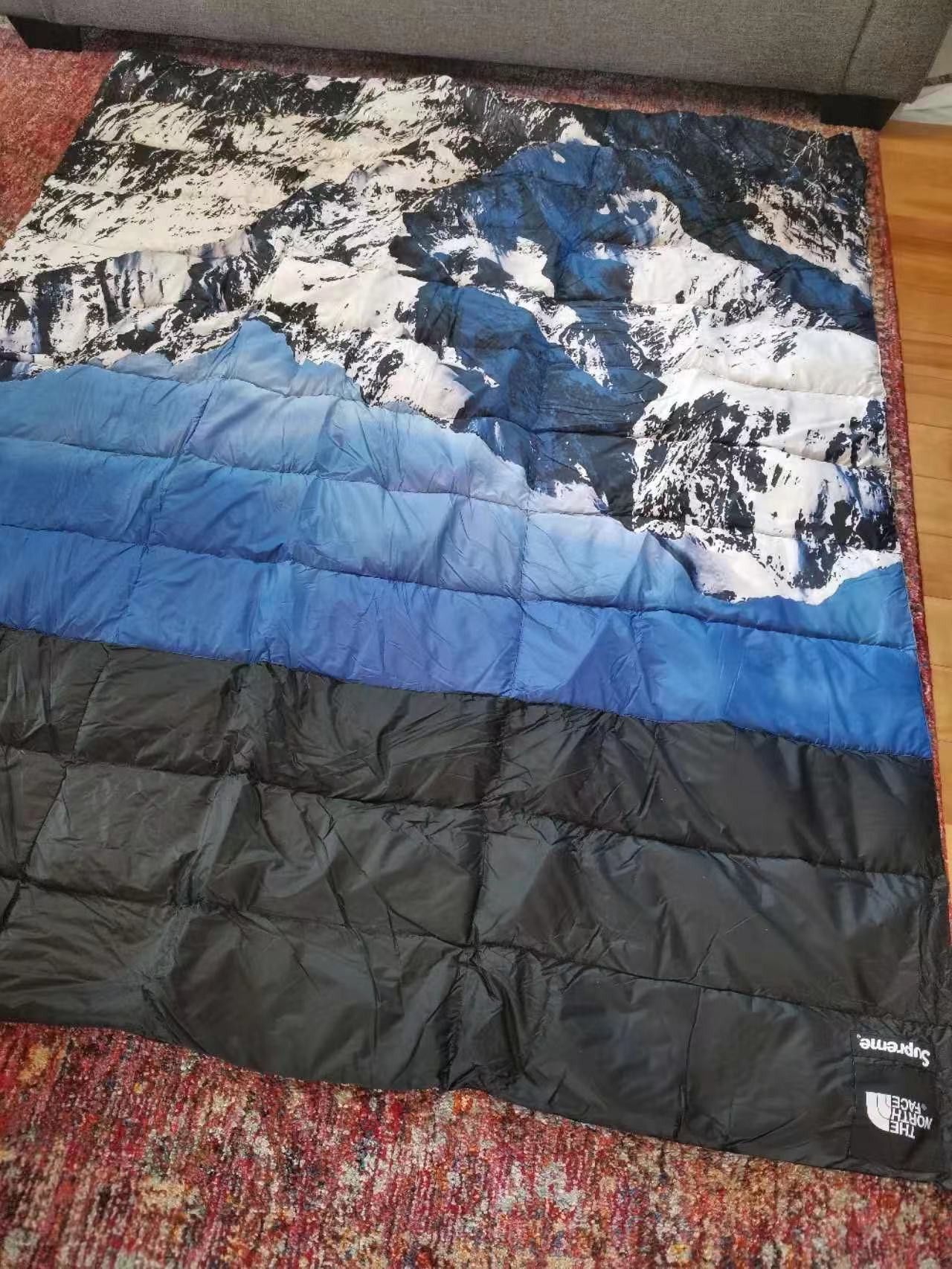 Supreme × The North Face BRAND NEW* Supreme®/The North Face® Mountain Nupste Blanket Size ONE SIZE - 2 Thumbnail