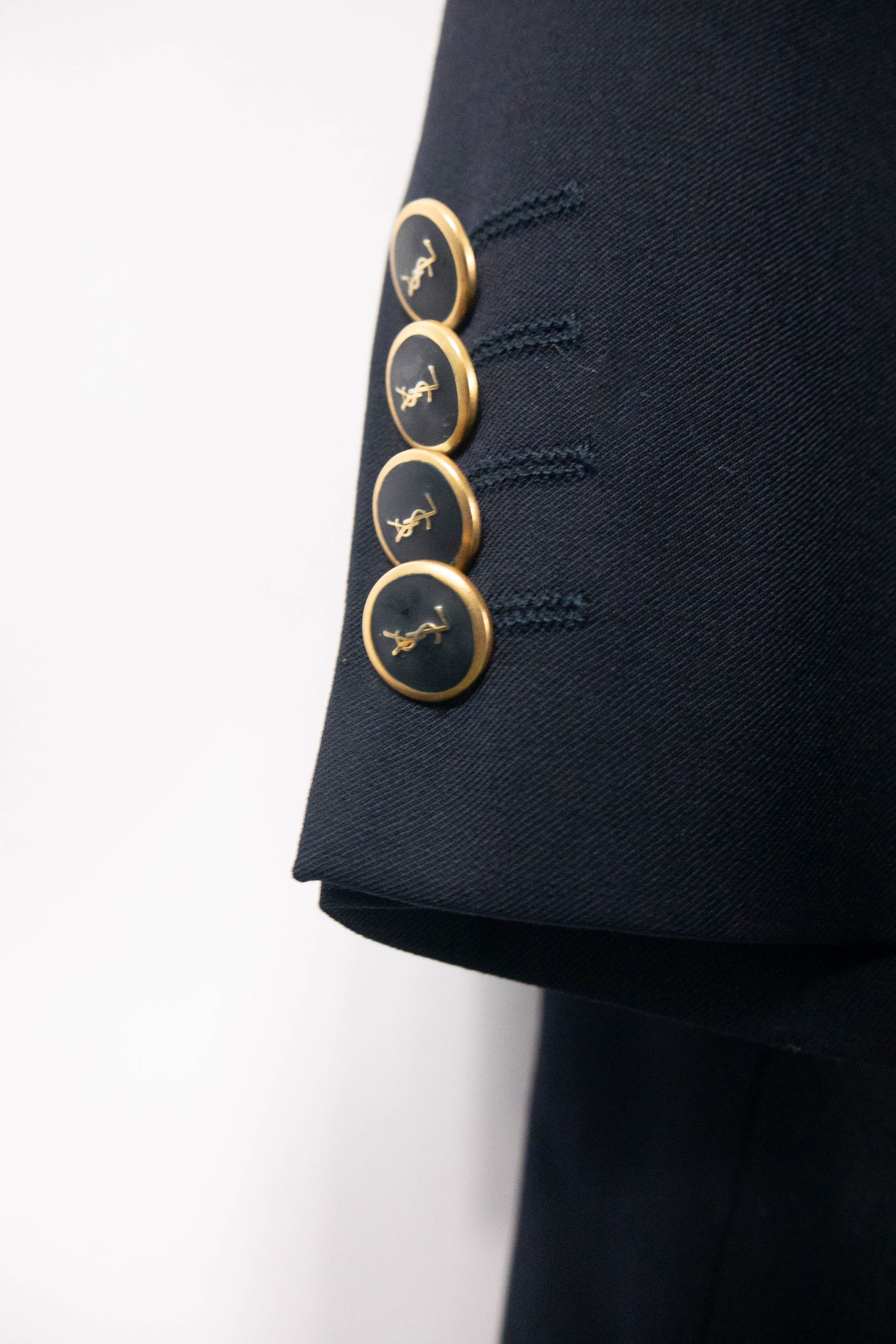 Designer × Yves Saint Laurent Ysl Yves Saint Laurent blazer fastened with gold buttons Size 50R - 9 Thumbnail