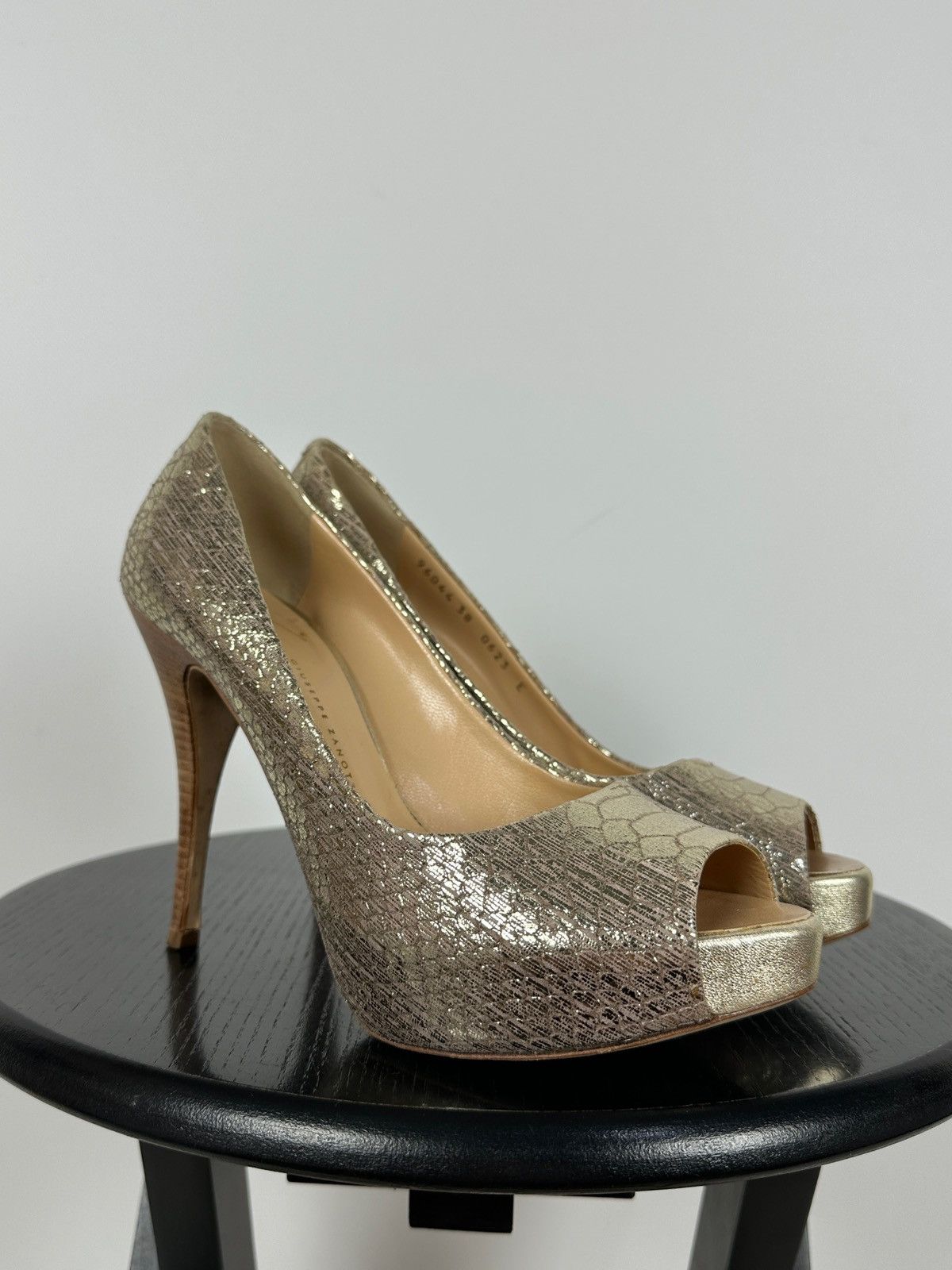 Giuseppe Zanotti Giuseppe Zanotti Gold Metallic Python Embossed Leather Pumps Size US 8 / IT 38 - 8 Thumbnail