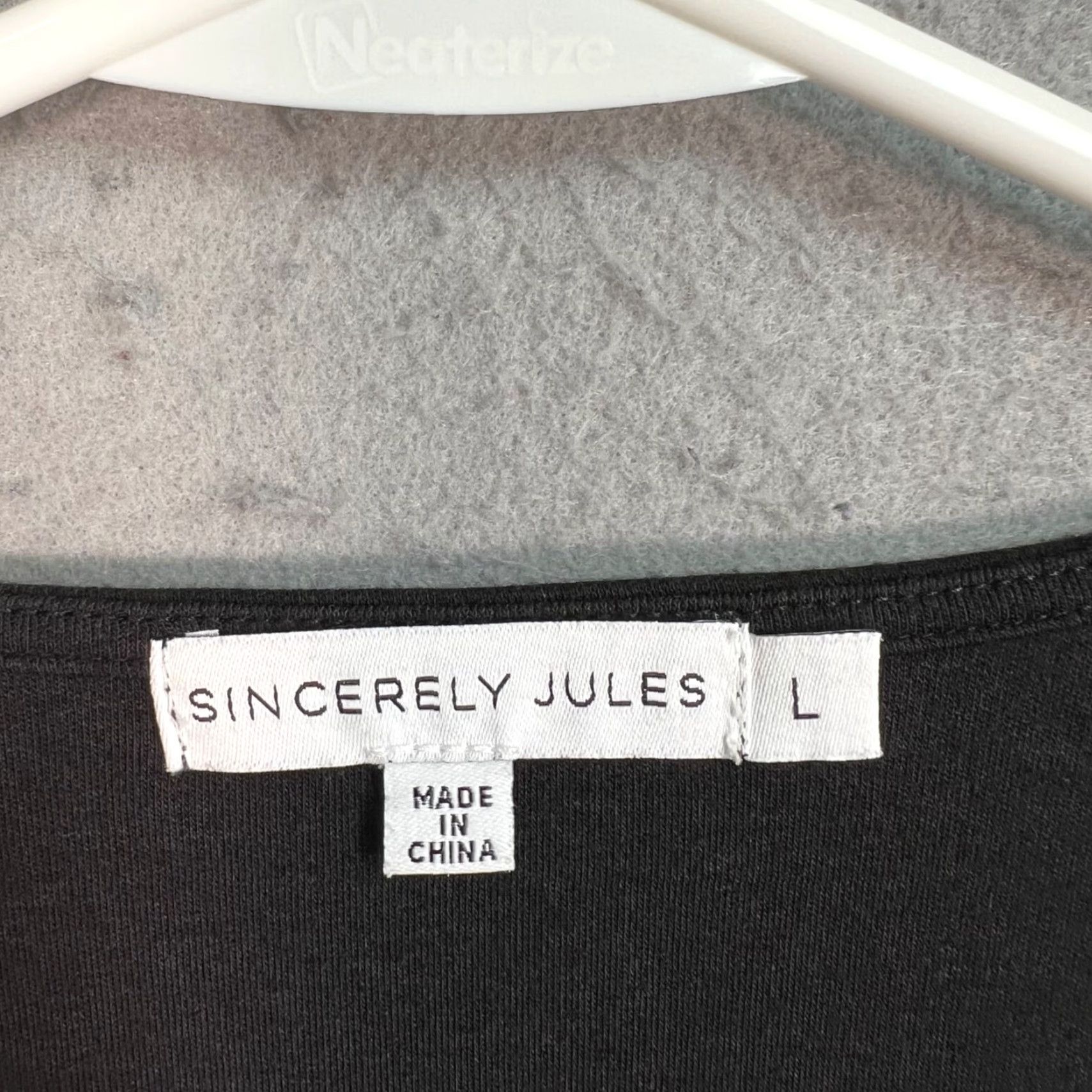 Vintage Sincerely Jules Black Long-Sleeve Cropped V-Neck Top Shirt Adult Womens Large Cropped Black V-Neck Long Sleeve Blouse Womens L Size L / US 10 / IT 46 - 3 Thumbnail