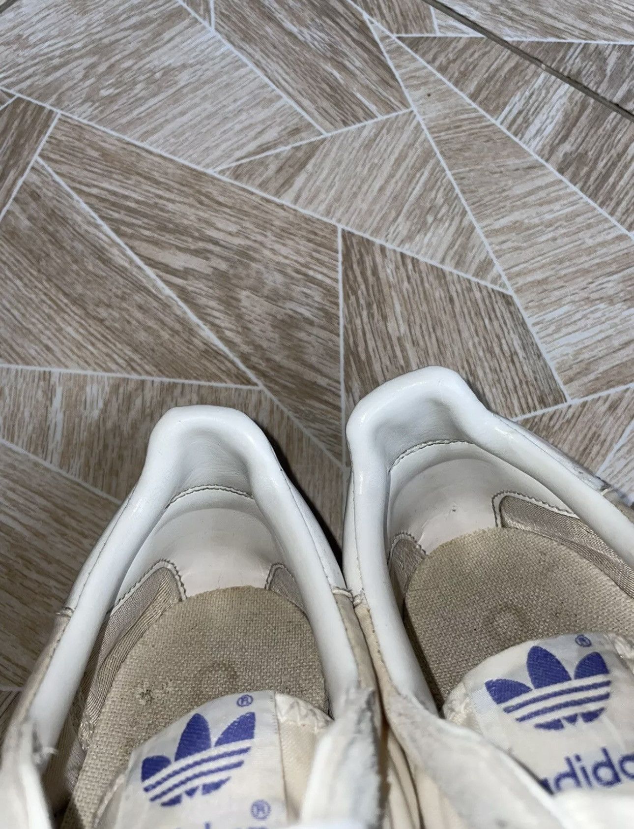 Adidas Adidas Indoor Super Size US 7 / EU 40 - 9 Thumbnail