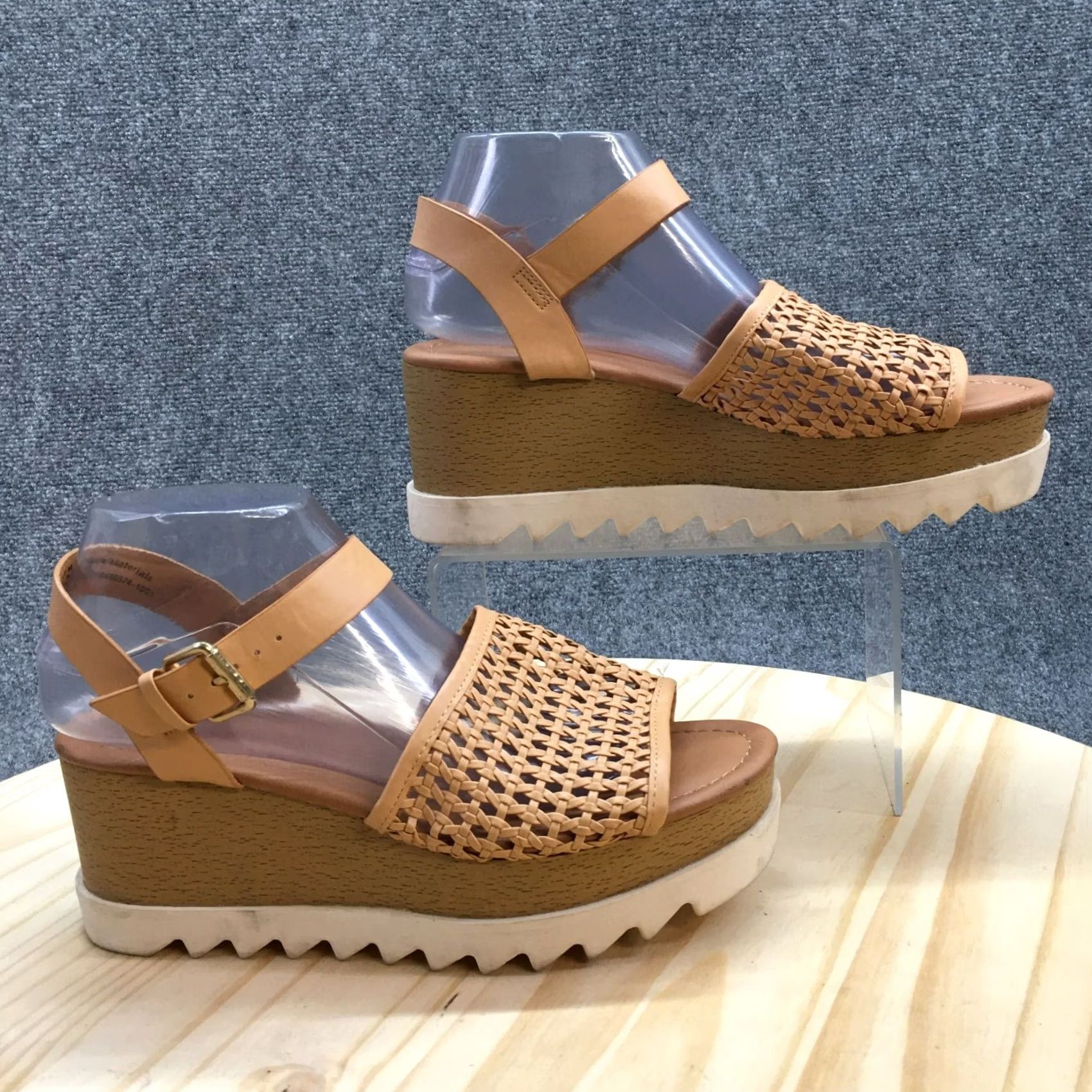 Vintage Universal Thread Sandals Womens 8 Alba Platform Ankle Straps Beige Faux Leather Size US 8 / IT 38 - 2 Thumbnail