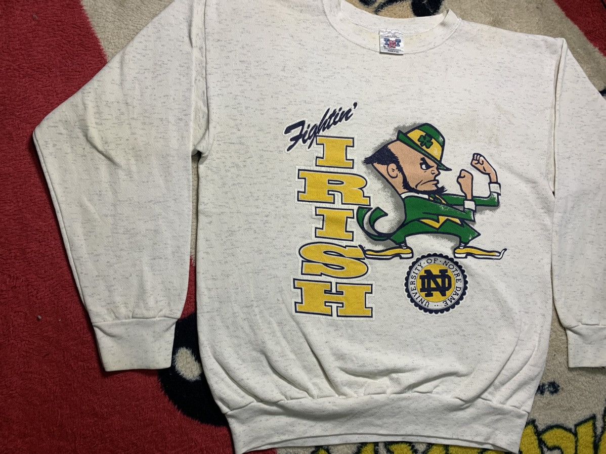 NCAA 90s FIGHTING IRISH NOTRE DAME UNIVERSITY RARE DESIGN Size US XL / EU 56 / 4 - 3 Thumbnail