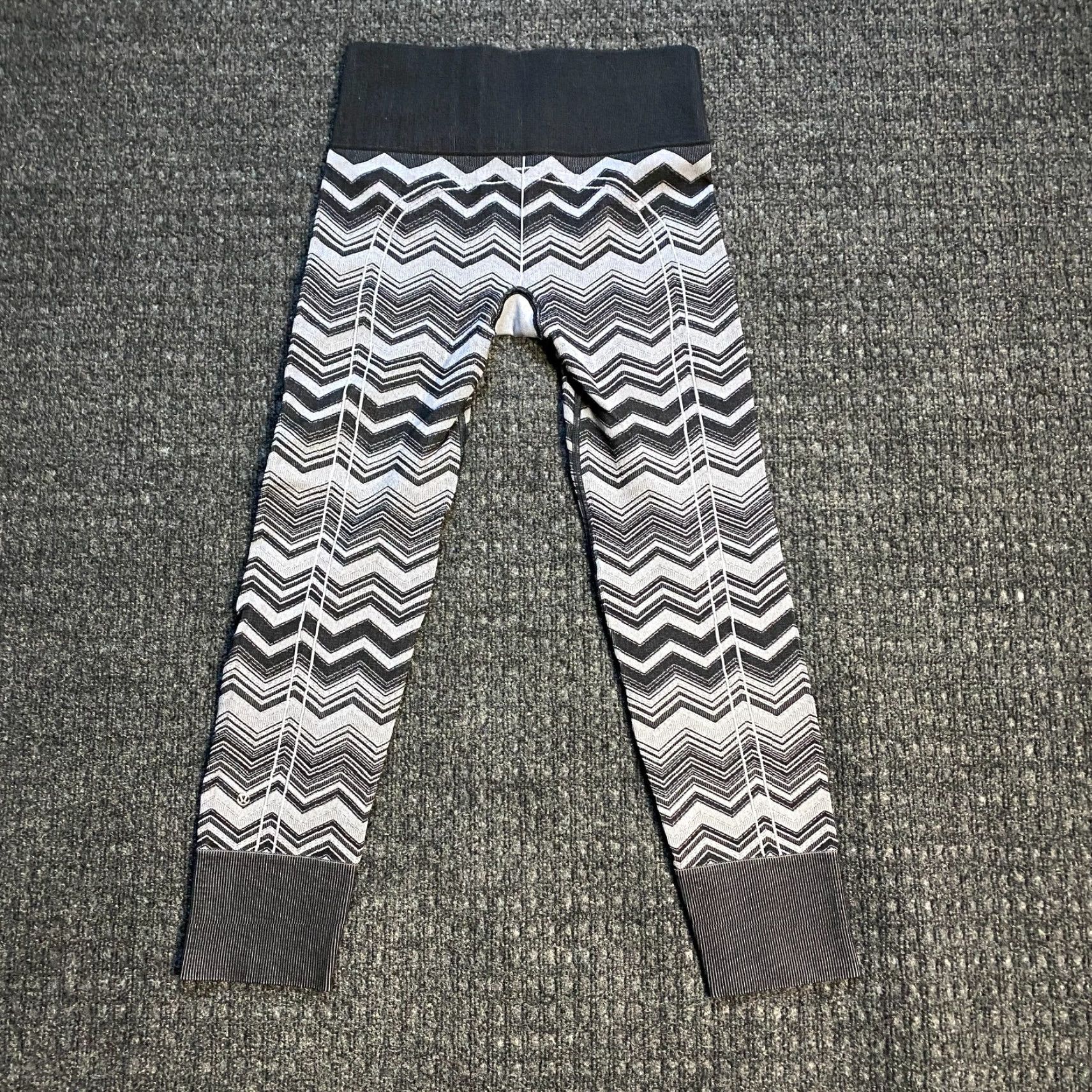 Lululemon Lululemon Ebb To Street Pants Yoga Leggings Chevron Heathered Gray Size 6 Womens Skinny Inseam 23.5 in Size 28" / US 6 / IT 42 - 3 Thumbnail